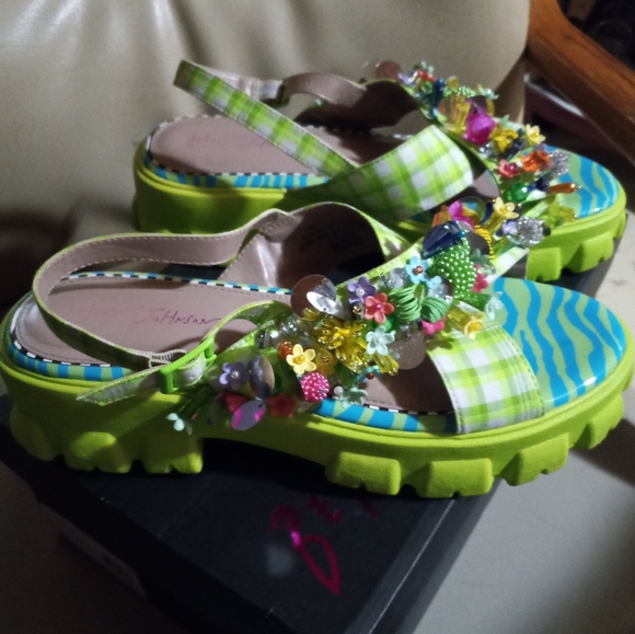 BETSEY JOHNSON  9.5 FRANKEE MULTI - Picture 3 of 7
